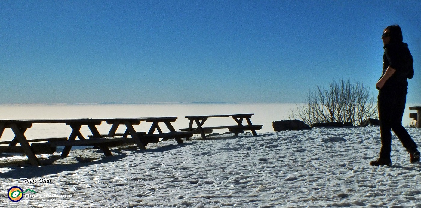 49 Al Rif. Almici spettacolo sul mare di nebbia!.JPG